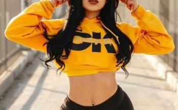Juanita_jcv in shorts
