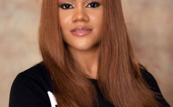 Busola Dakolo with nice hair and cute smile