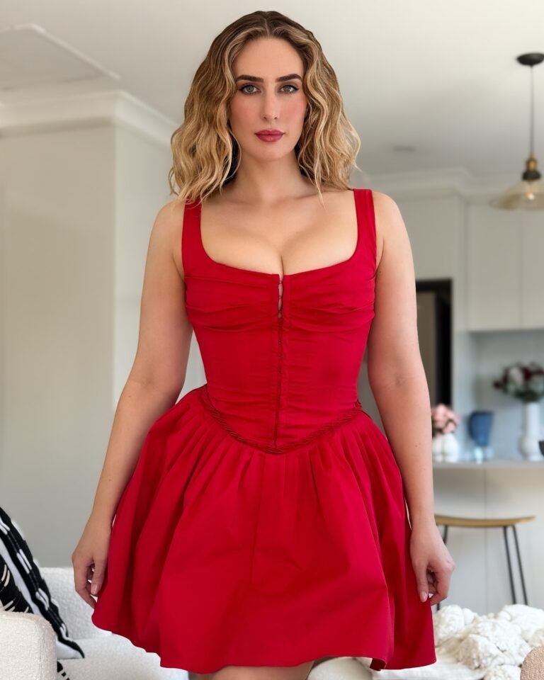 Elle Blume Biography - Age - MyBioHub